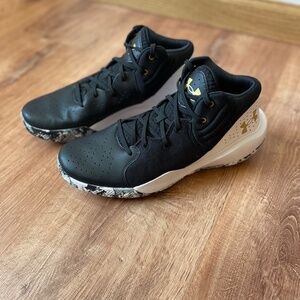 Men’s Under Armour Basketball Shoes Size 12